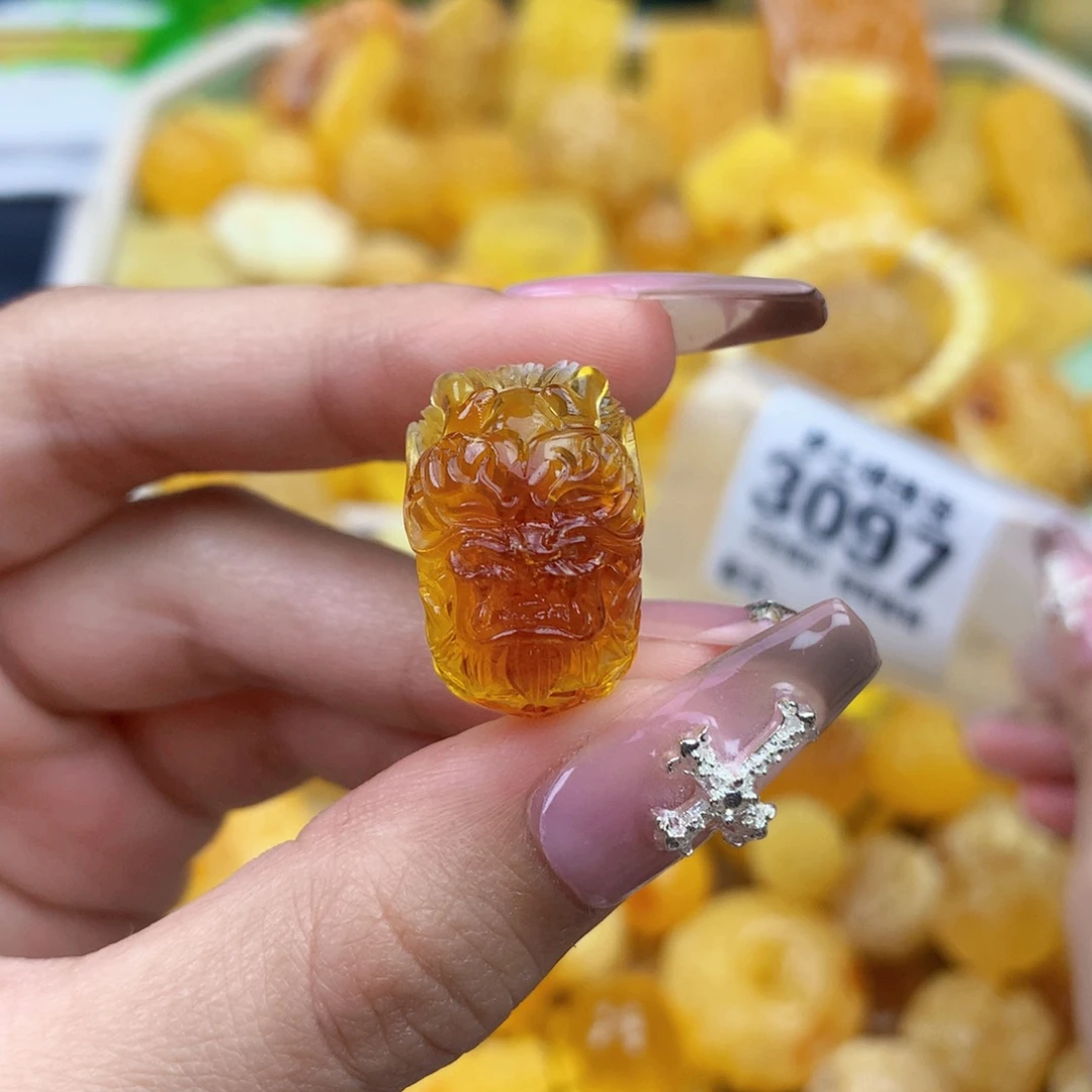 胡***金琥珀未镶嵌珠宝奇石22.7