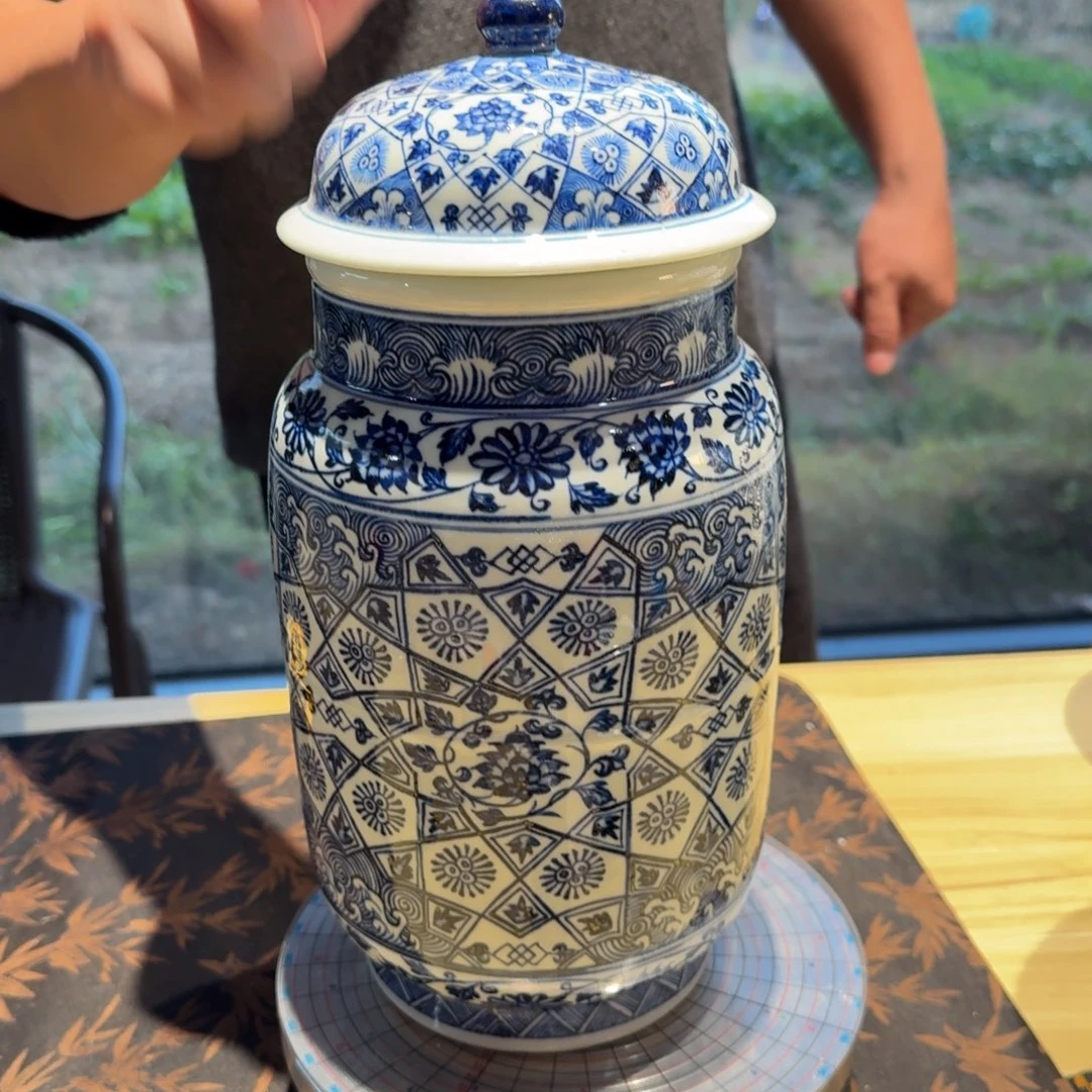 瓷片微瑕锦地纹壮罐