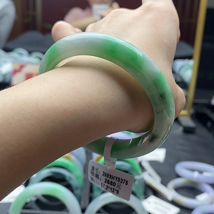 翡翠手镯未镶嵌57圈口