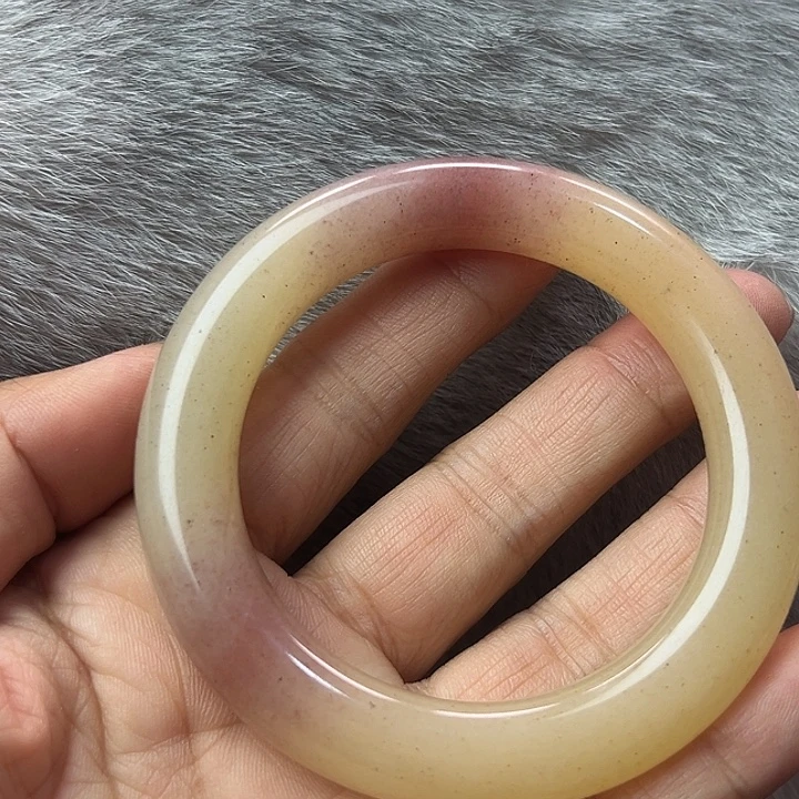 未镶嵌手镯石英岩玉