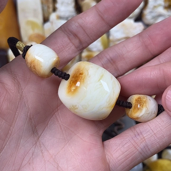 未镶嵌琥珀裸石猪*饭我