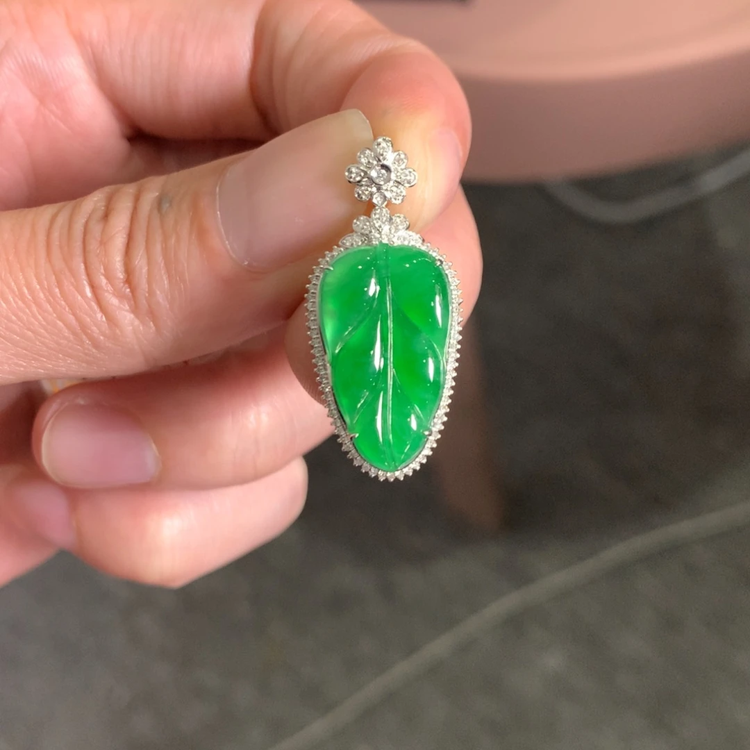 安***朵翡翠18K金镶嵌颈饰翡翠