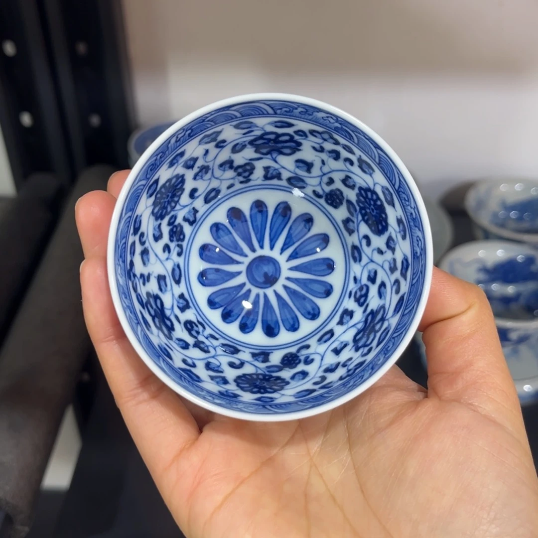 手绘仿清菊瓣宝相鸡心杯