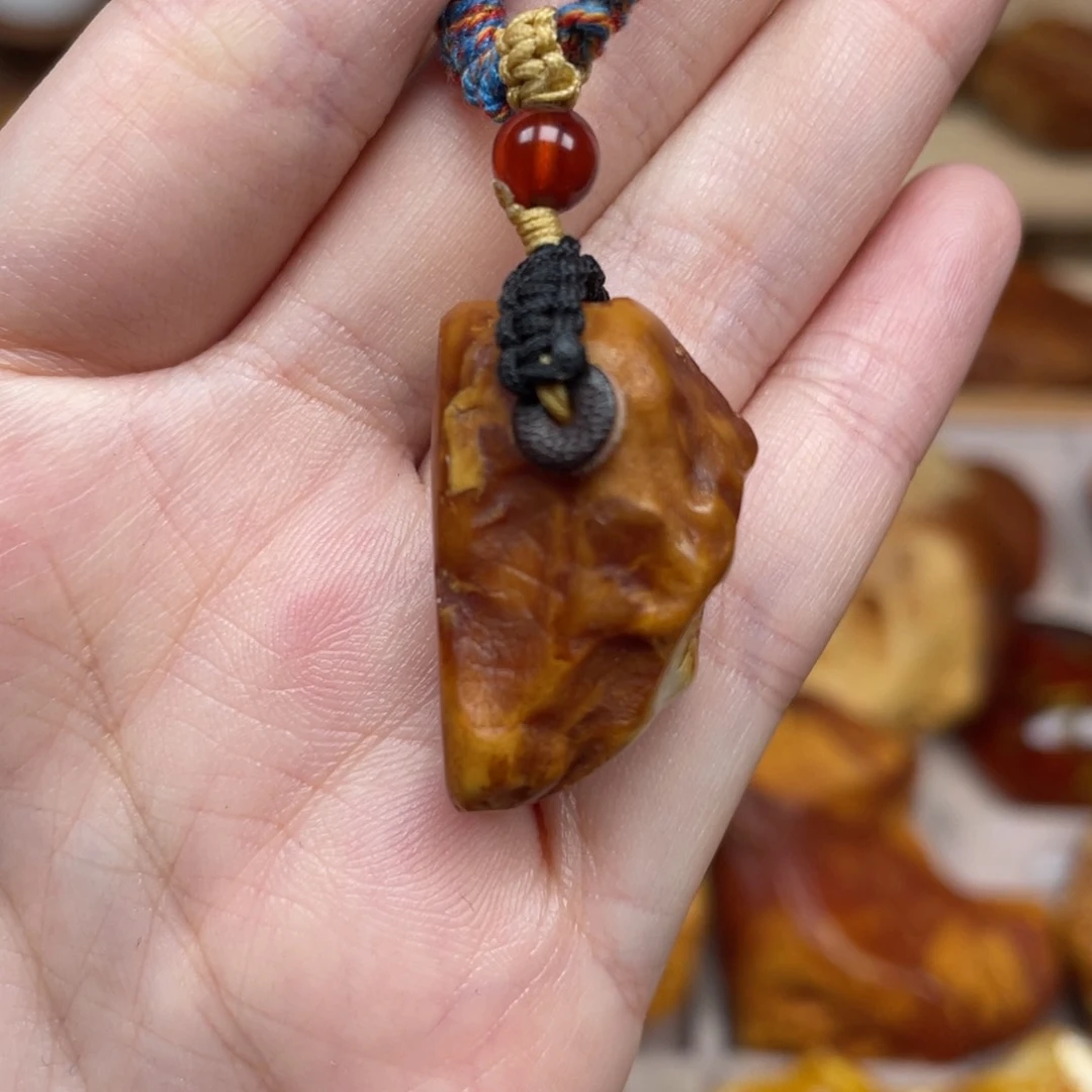 未镶嵌琥珀珠宝奇石