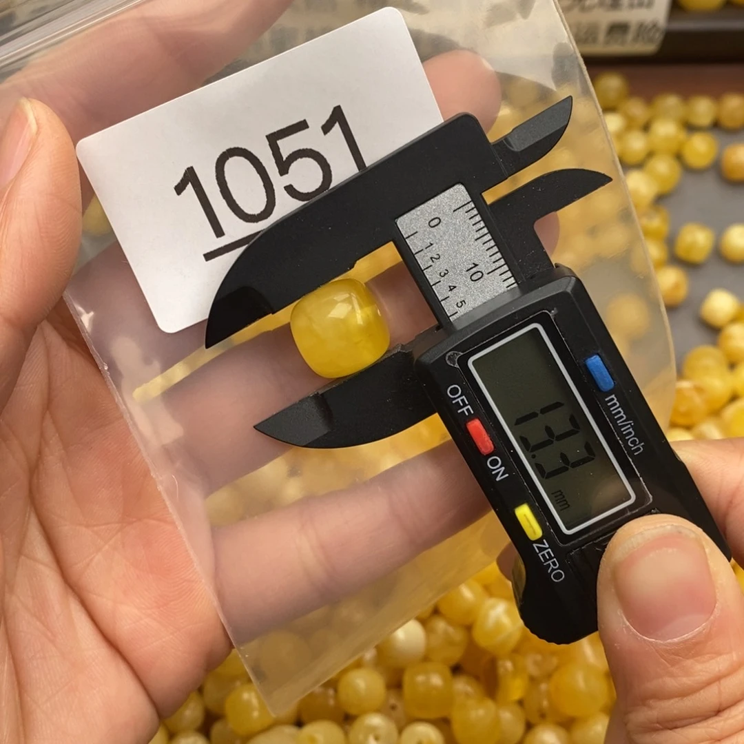 蜜蜡珠宝奇石未镶嵌