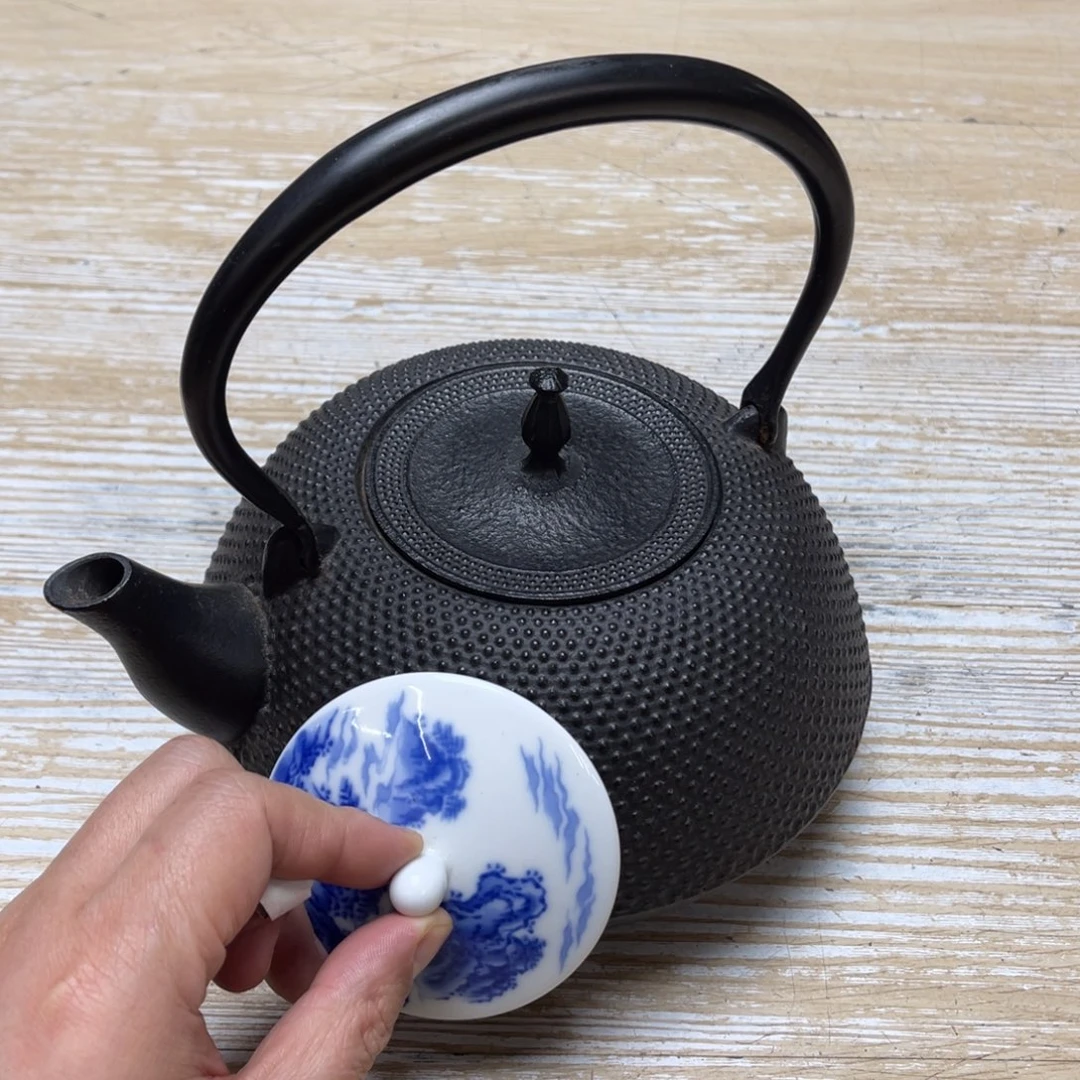 瓷片密密麻麻地排列在一起