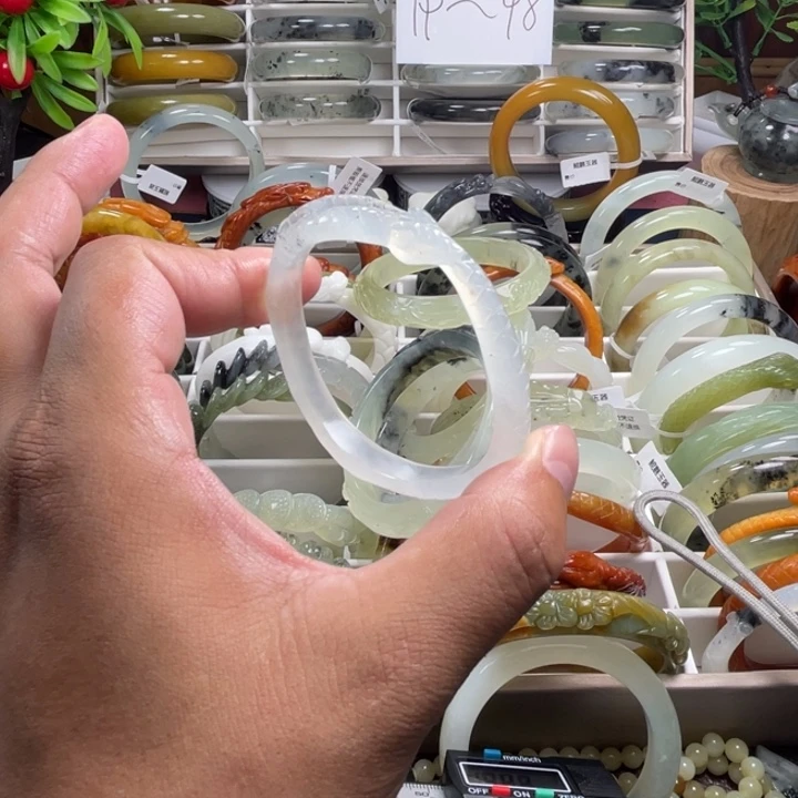 蛇纹石玉未镶嵌手镯珊**我