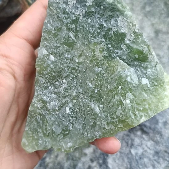 未镶嵌蛇纹石玉珠宝奇石