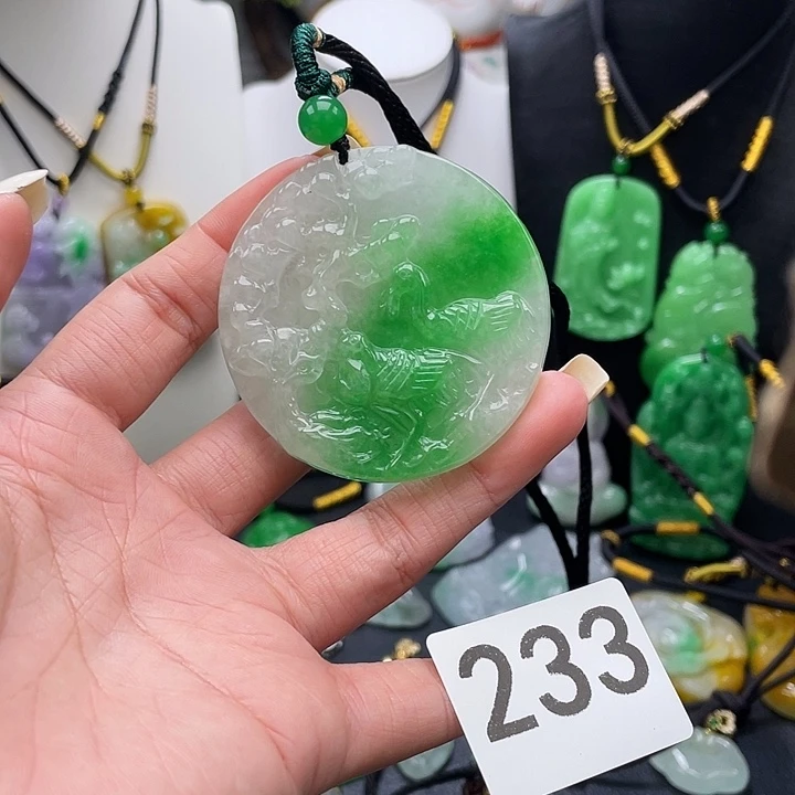 翡翠未镶嵌吊坠(赠链)