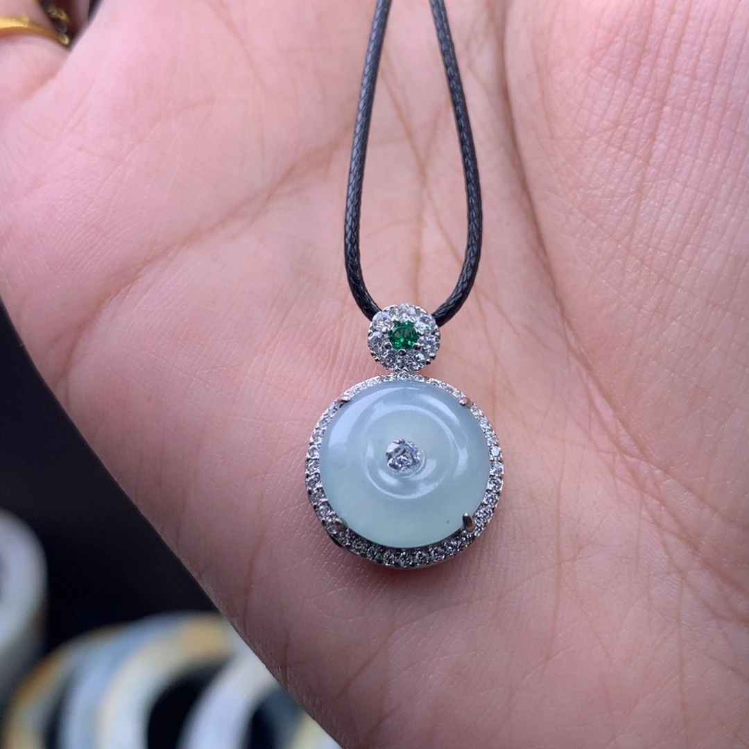 翡翠未镶嵌挂件吊坠