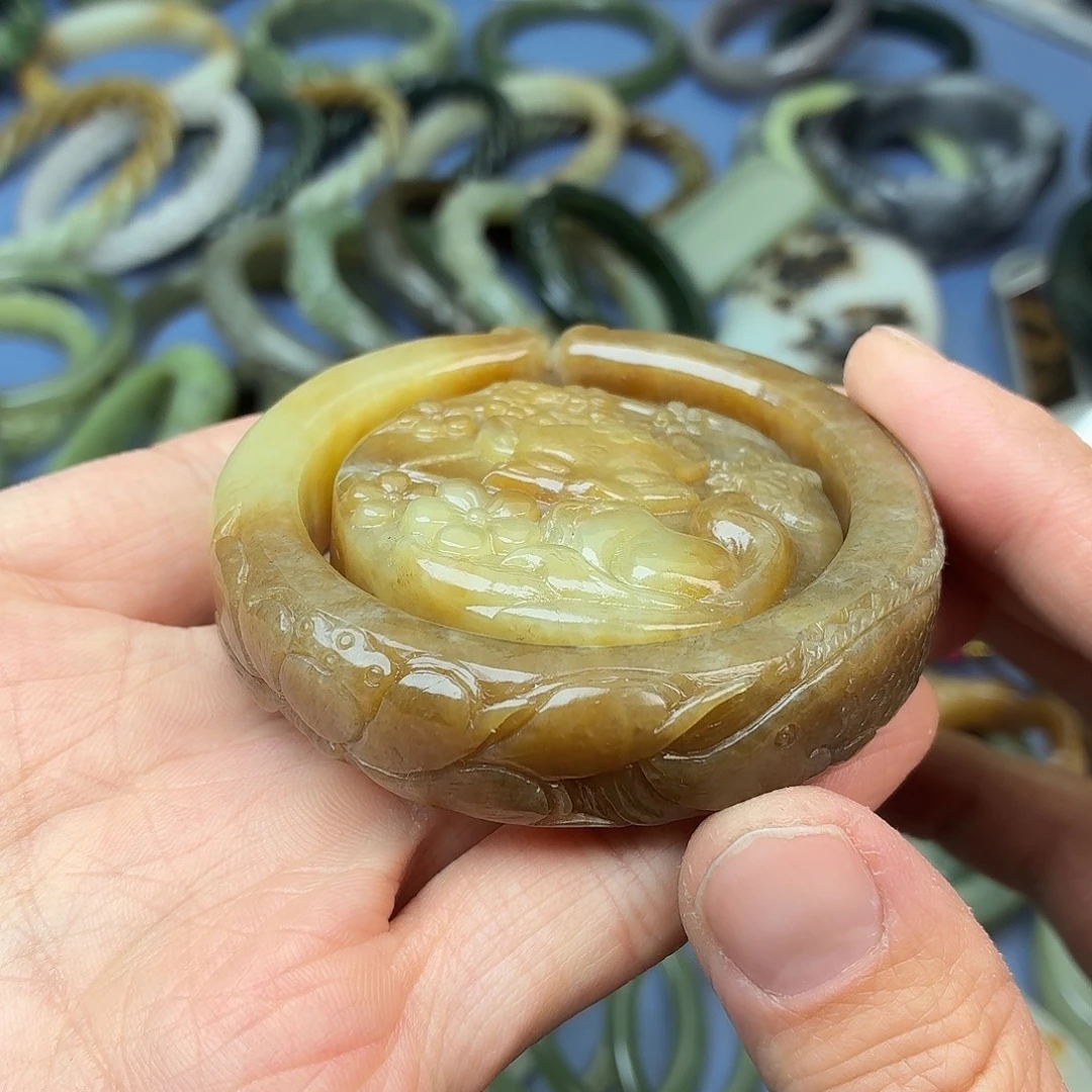 和田玉（糖玉）未镶嵌手镯015，圈口52.6mm莲花鱼镯