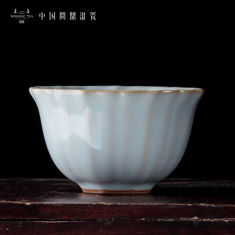 问鼎汝瓷月白沐菊杯