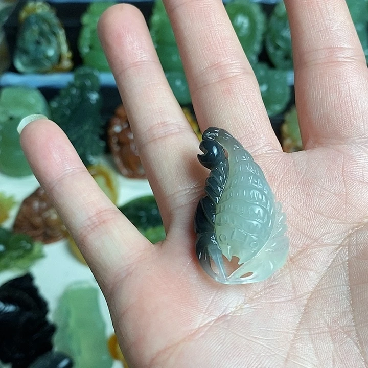未镶嵌蛇纹石玉颈饰