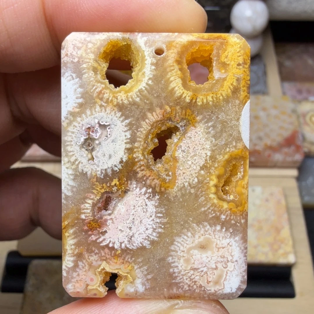 石英质玉未镶嵌纯天然色有机玉石保真色