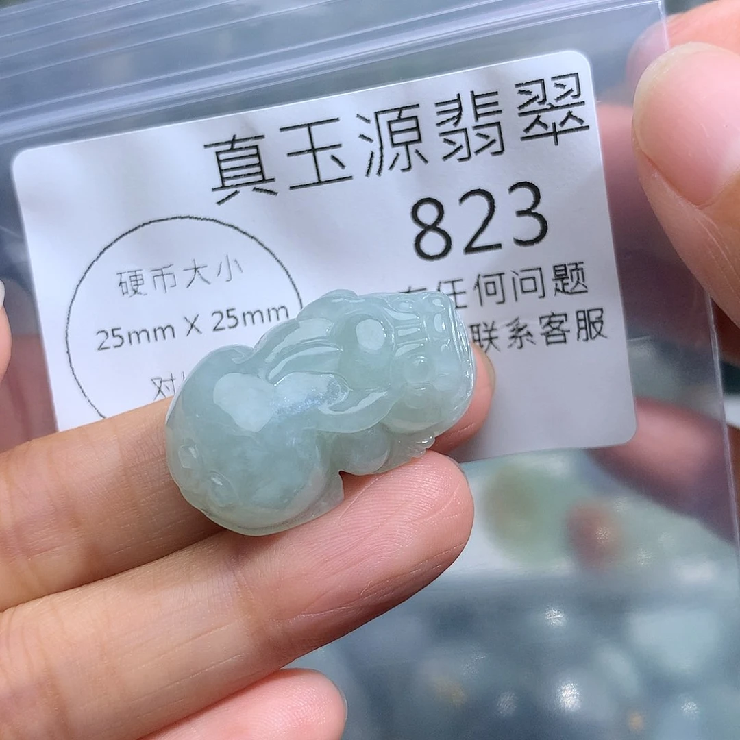 翡翠未镶嵌颈饰823。