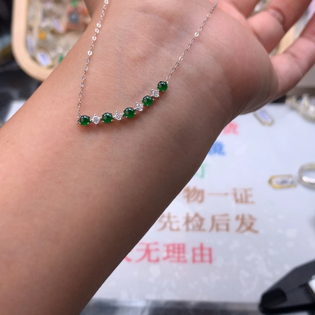 18K金镶嵌戒指翡翠天然缅甸翡翠a货