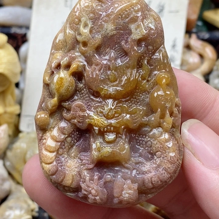 颈饰未镶嵌硅化珊瑚（珊瑚玉）