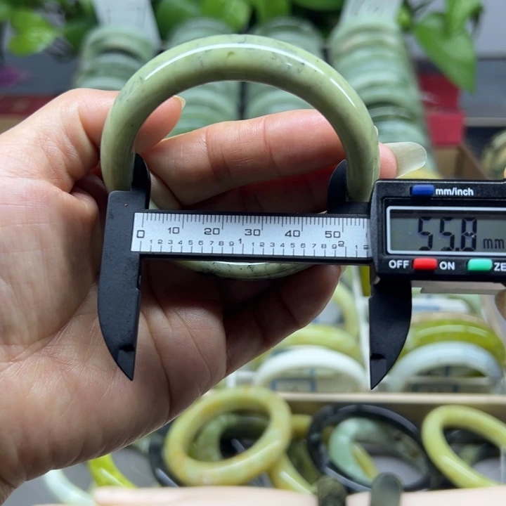 蛇纹石玉未镶嵌手镯4