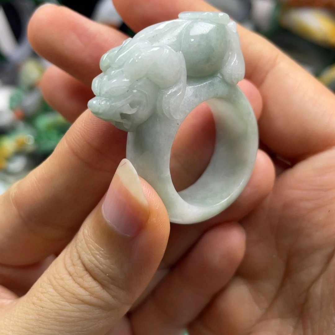 翡翠未镶嵌颈饰牌子