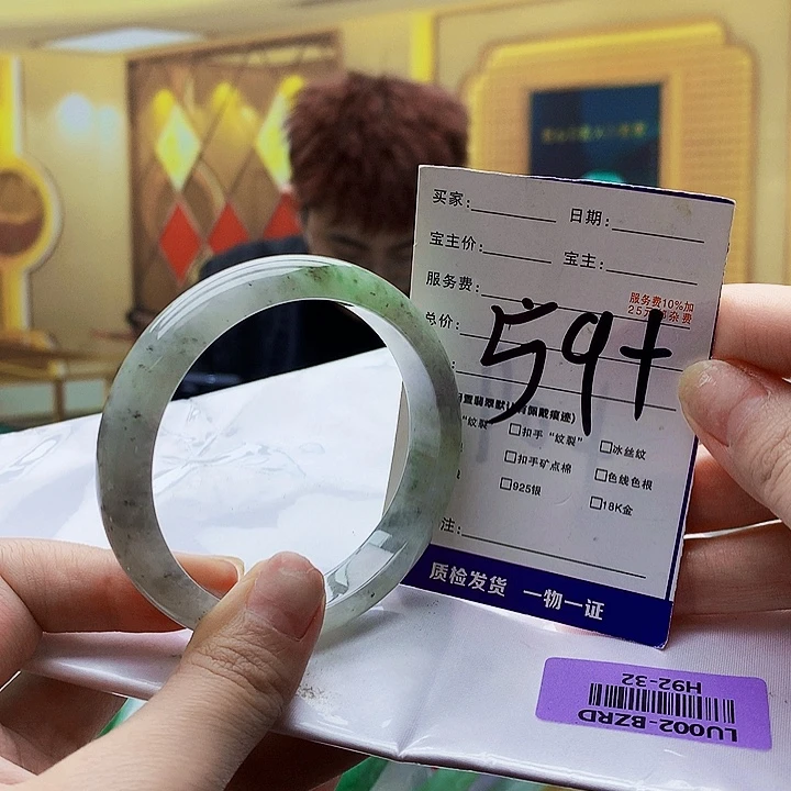 翡翠未镶嵌手镯000……