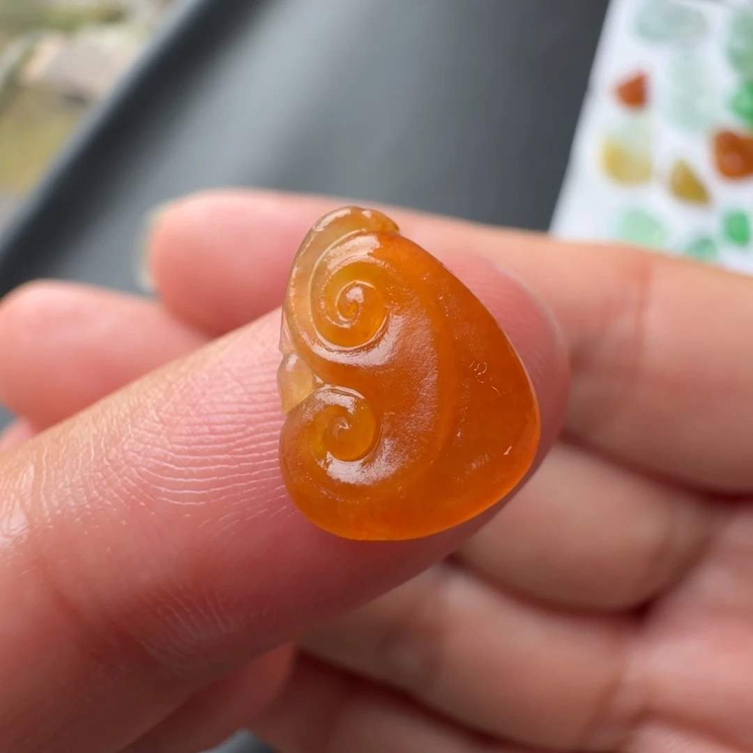 定制翡翠未镶嵌冰红翡如意