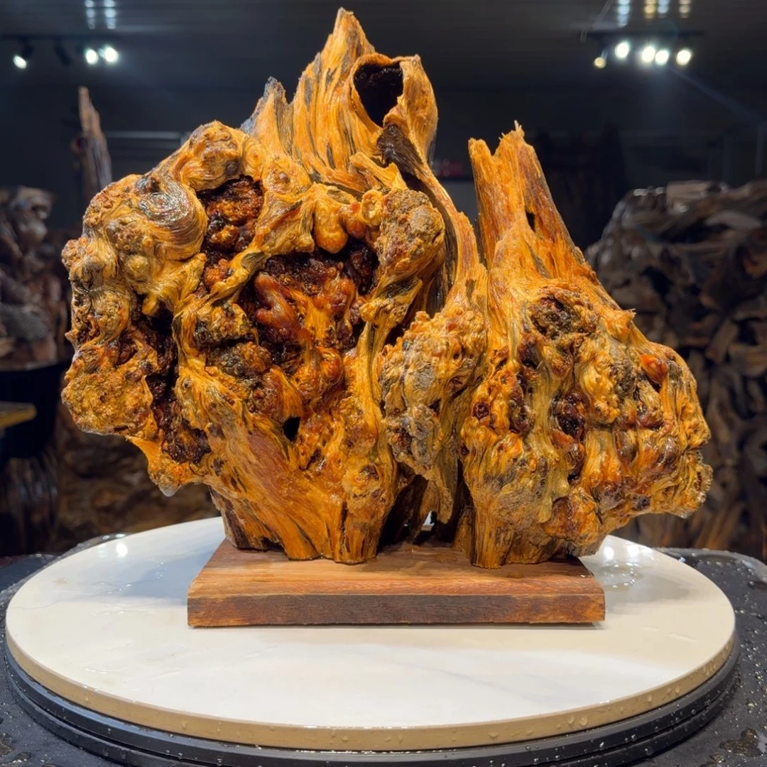 ****满木王一刀琥珀木摆件142