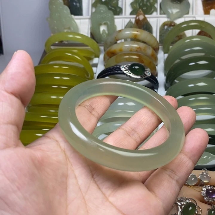 蛇纹石玉手镯未镶嵌