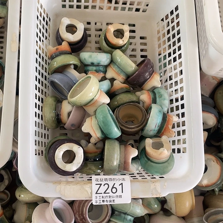 花盆紫砂261瑕疵品口径3厘米，左右