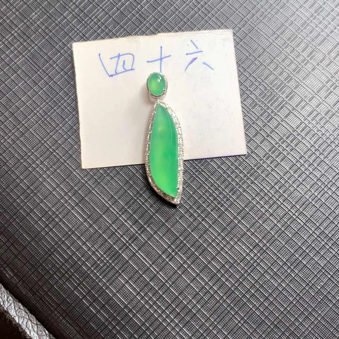 颈饰18K金镶嵌翡翠翡翠