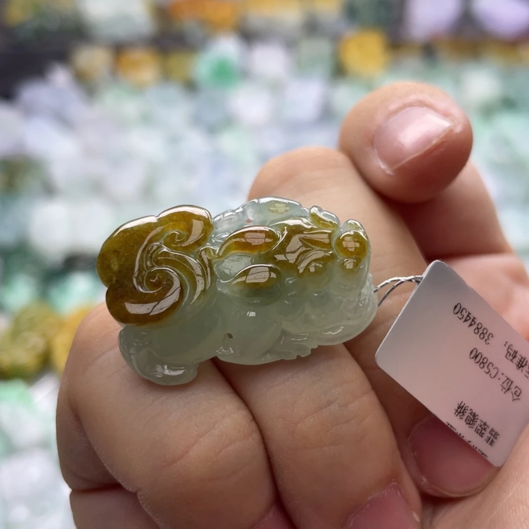 翡翠颈饰未镶嵌貔貅