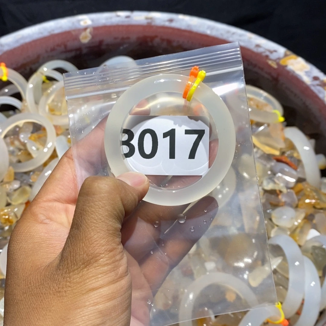 悦***己玛瑙/玉髓未镶嵌手镯