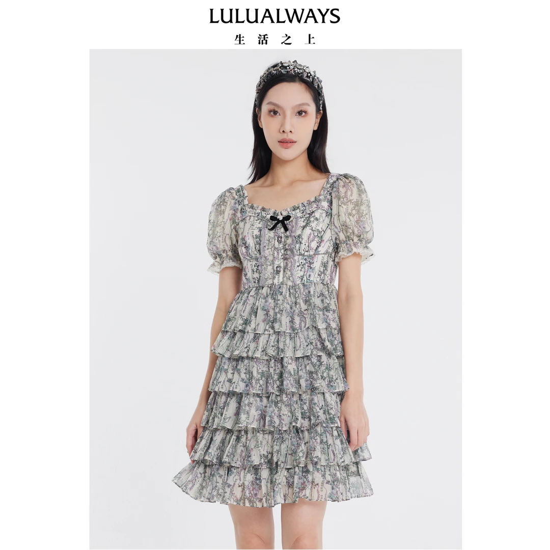 LULUALWAYS浪漫飘逸花边蛋糕裙方领连衣裙