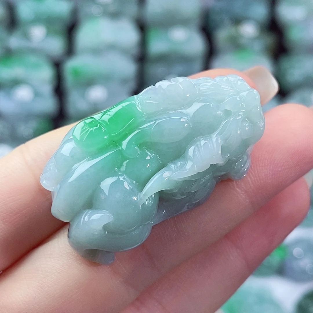 颈饰未镶嵌翡翠天然