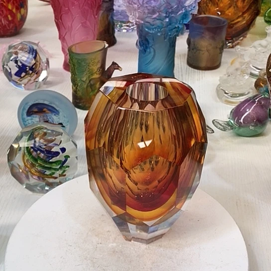 琉璃花瓶高17厘米口径3厘米