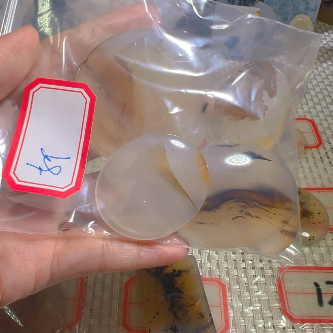 新***玛瑙/玉髓未镶嵌颈饰