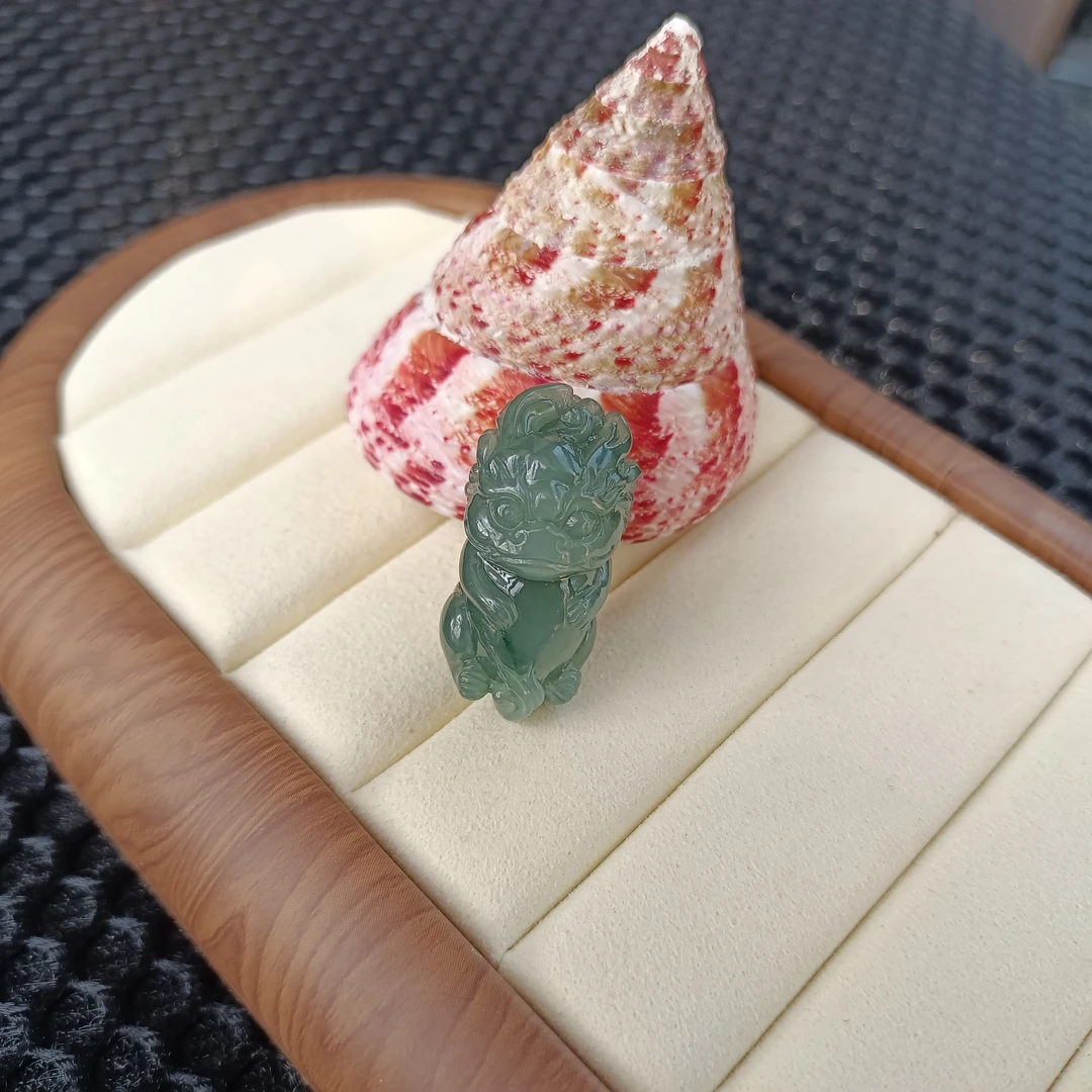 天然A货翡翠貔貅宝宝的吊坠