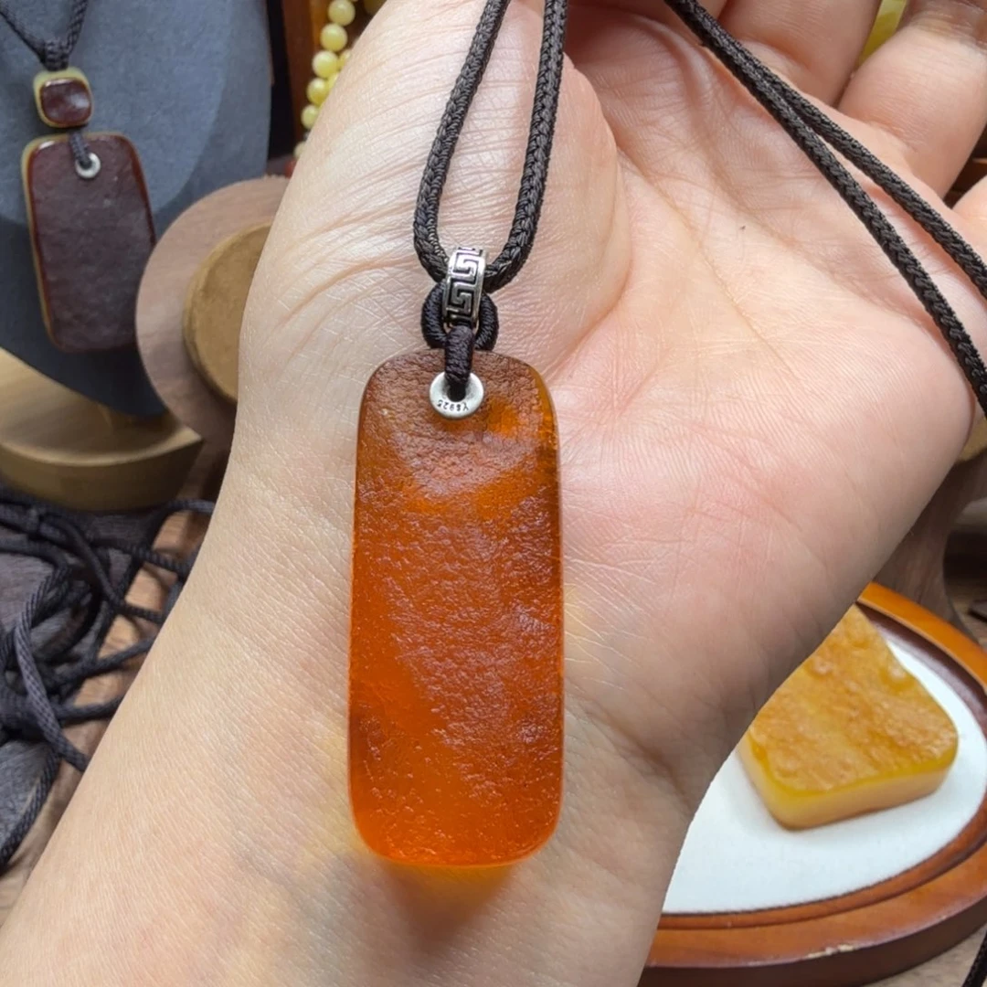 未镶嵌吊坠(赠链)琥珀