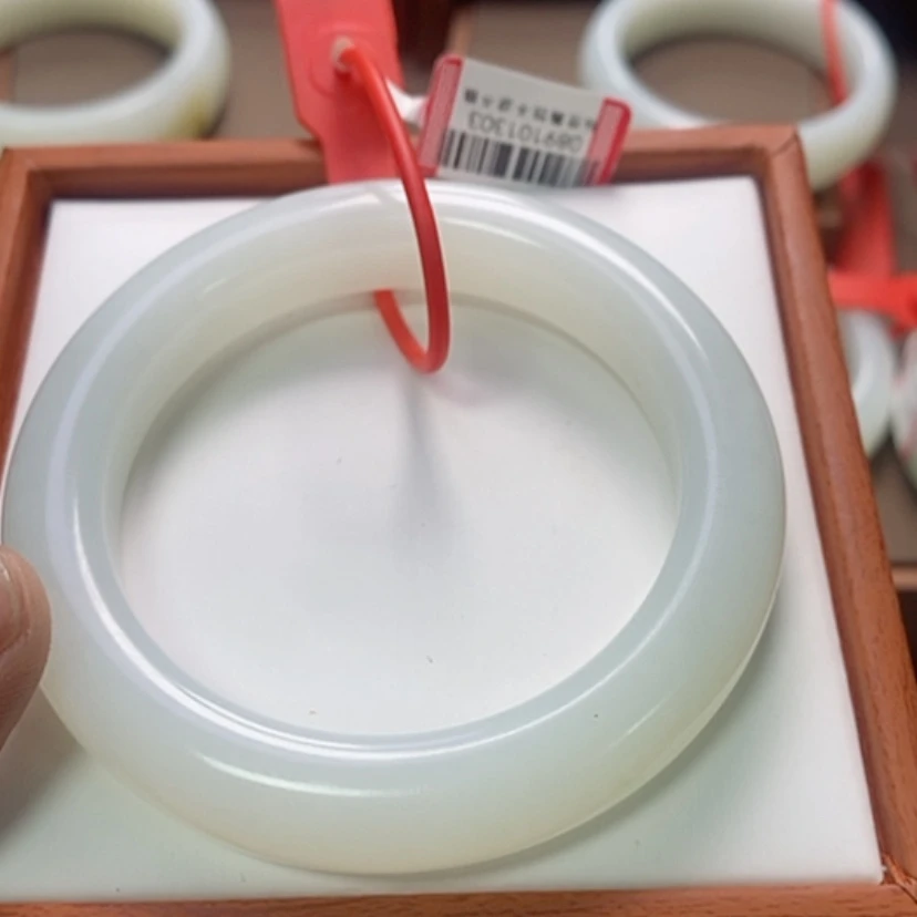 【闪购商品】未镶嵌手镯和田玉小*月