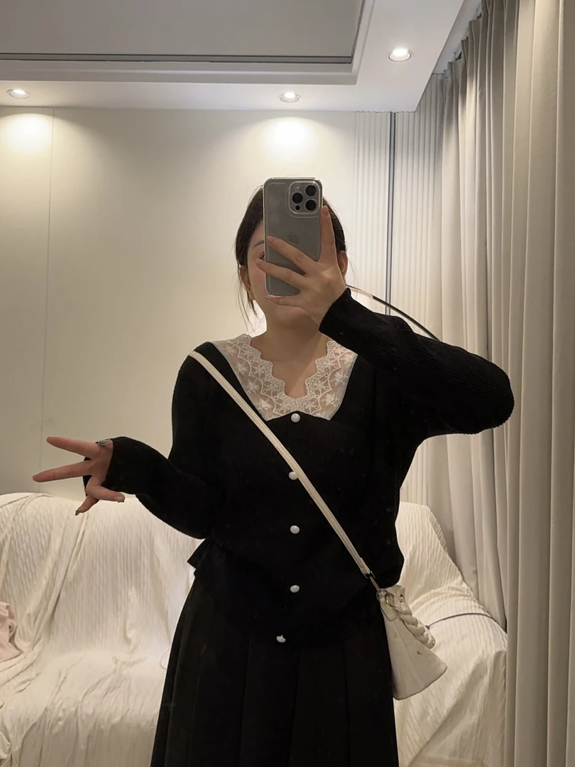 女上衣针织长袖法式秋冬打底V领显瘦毛针织衫纯色
