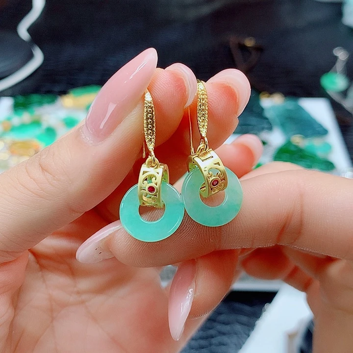 翡翠未镶嵌耳饰，