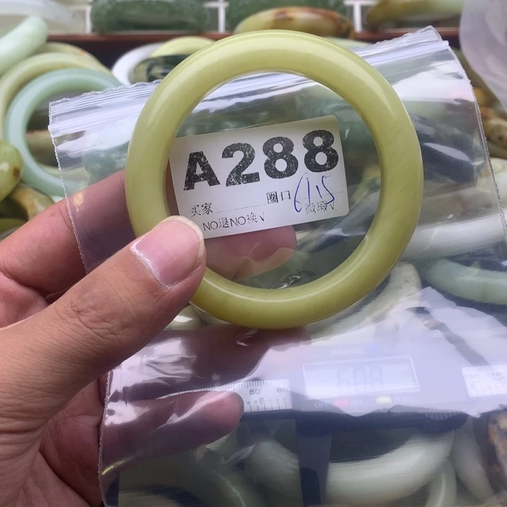 未镶嵌蛇纹石玉手镯