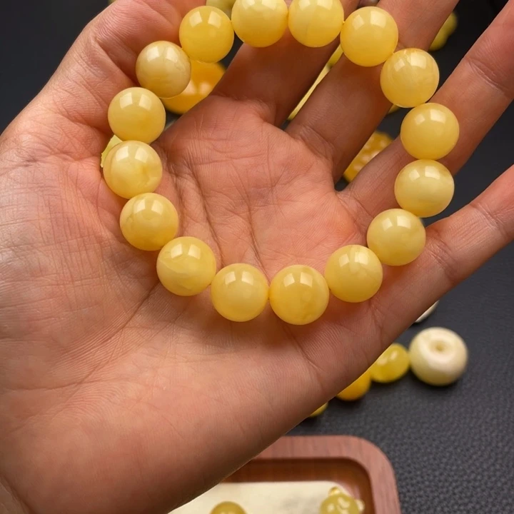 琥珀未镶嵌颈饰蜜蜡