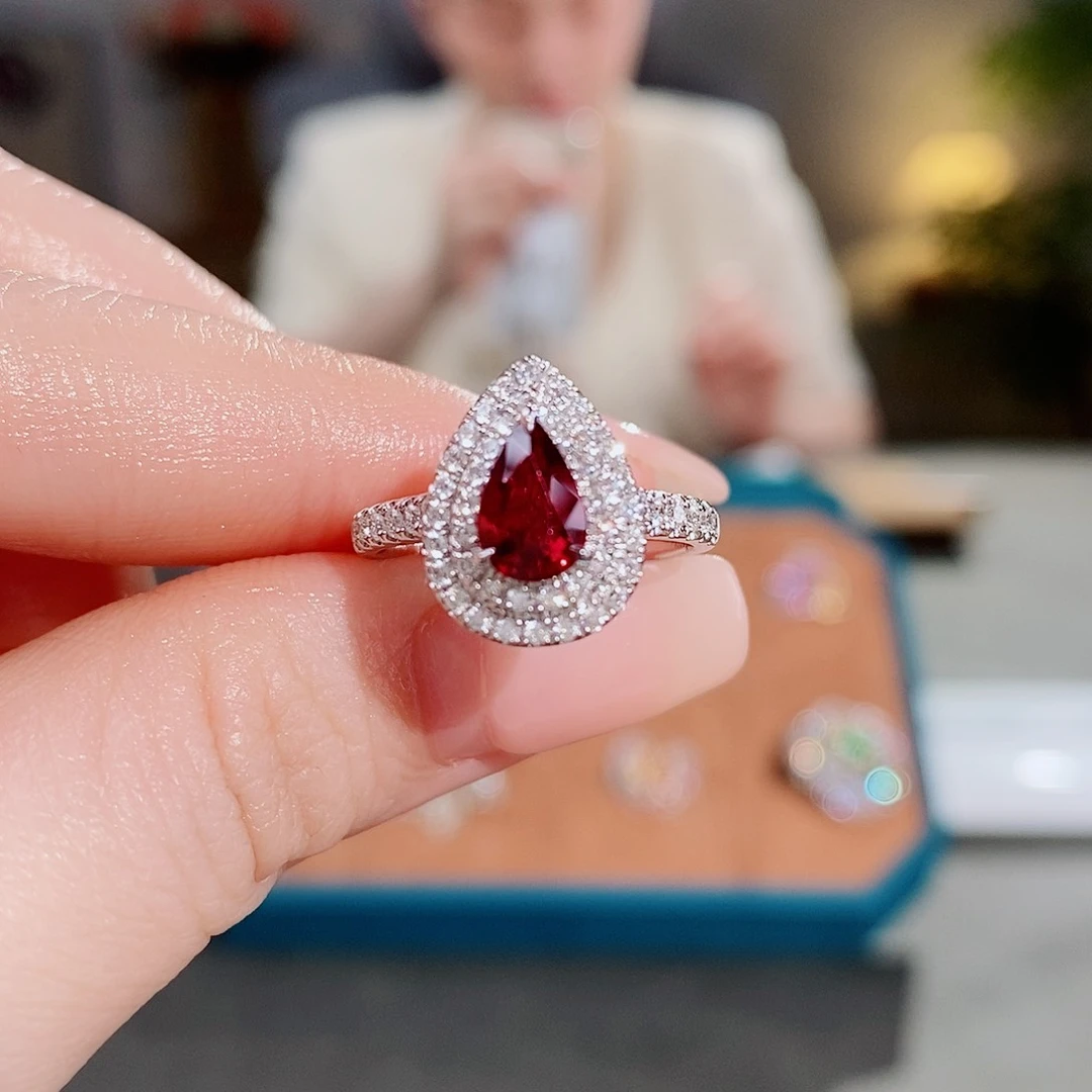 红宝石戒指18K金镶嵌1.06ct无烧超级鸽血红吉尔德