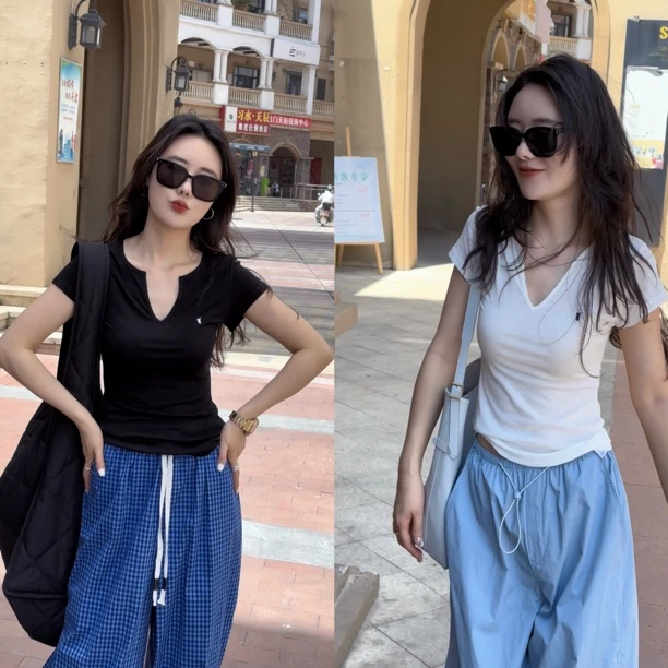 CHANGMEILI 常美丽小V领刺绣显瘦紧身T恤