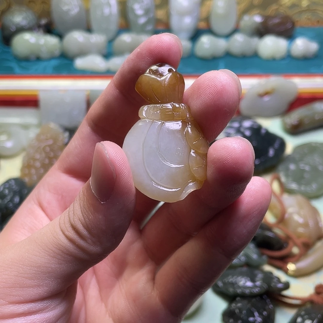 绿***箭和田玉未镶嵌颈饰