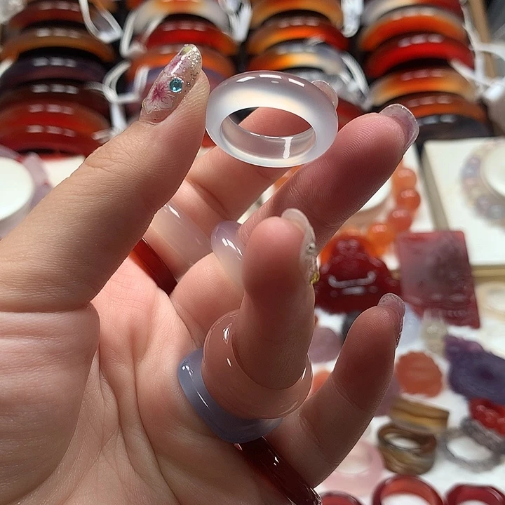 耕***获玛瑙/玉髓手串未镶嵌