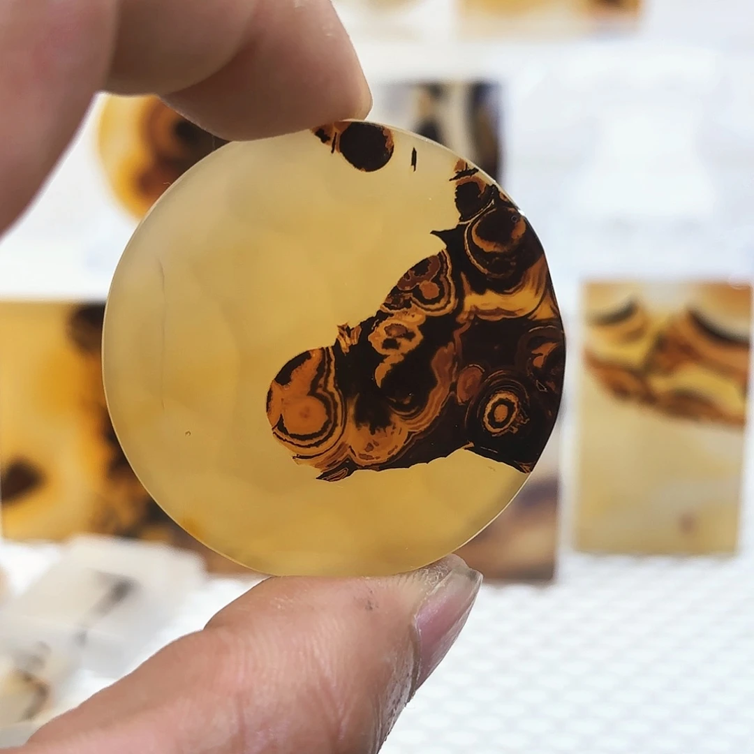 一***亮玛瑙/玉髓颈饰未镶嵌