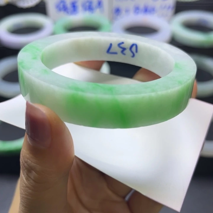 定制翡翠未镶嵌手镯