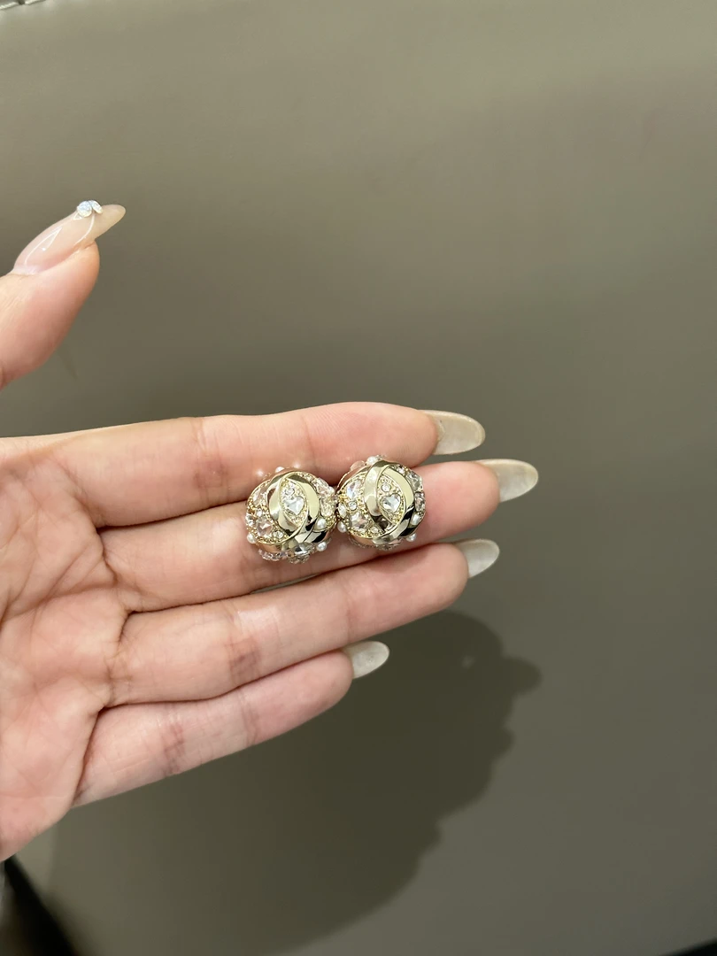 铜合金耳饰 水晶球多元素爱心五角星水钻金色耳钉精致老钱