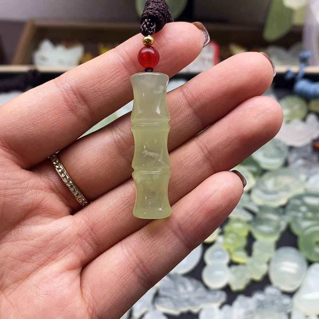 蛇纹石玉未镶嵌颈饰